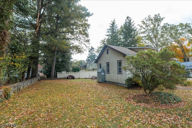 51 Lakeview Ave