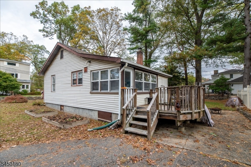 51 Lakeview Ave