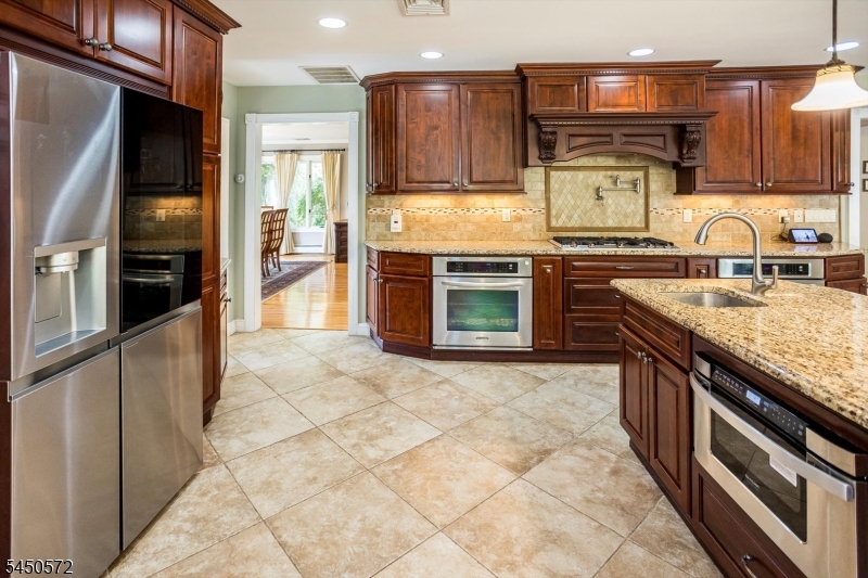 97 Poplar Dr
