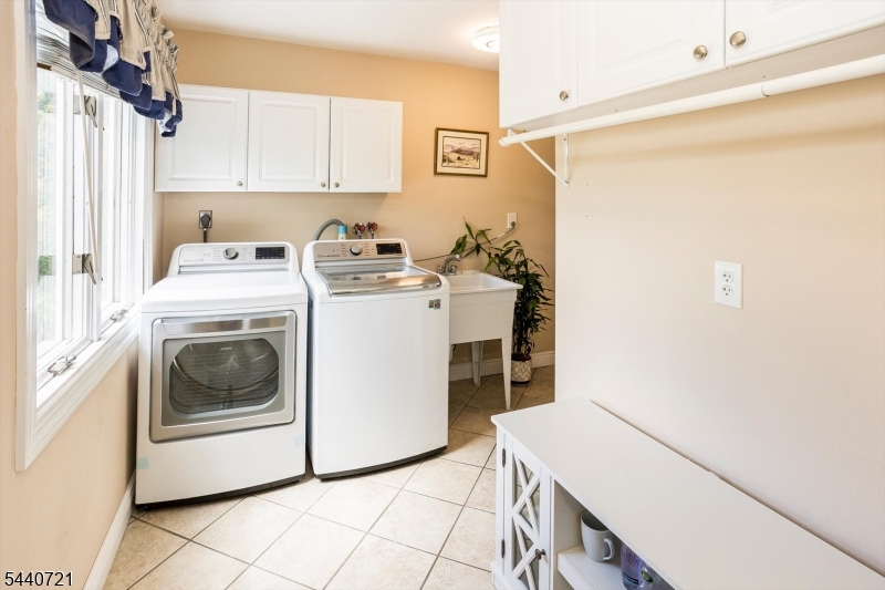 97 Poplar Dr
