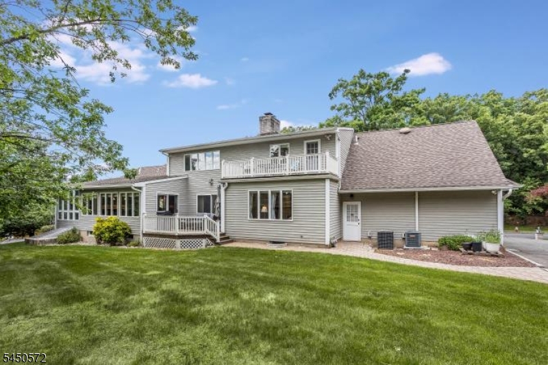 97 Poplar Dr