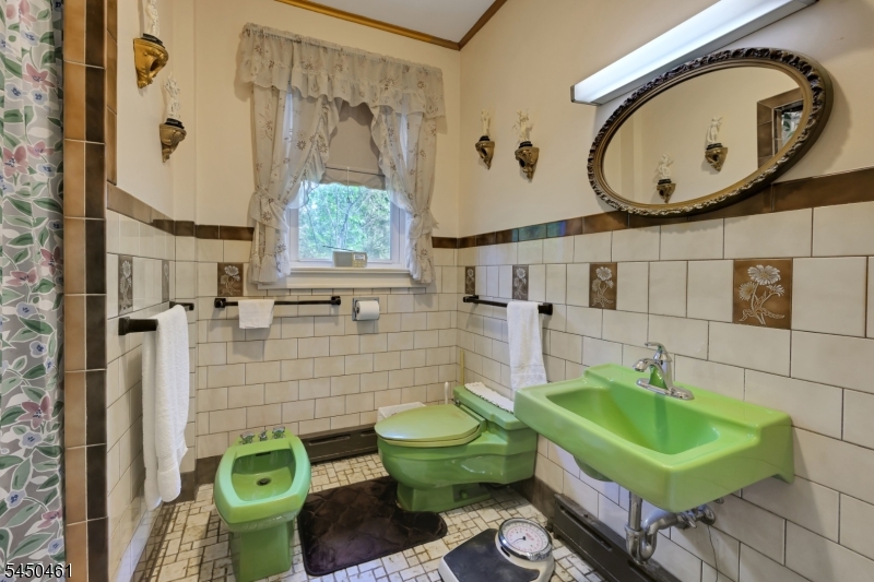 17 Bassett Ave