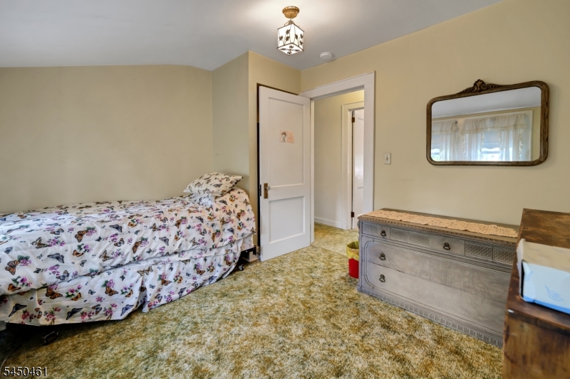 17 Bassett Ave