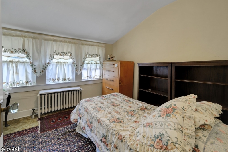 17 Bassett Ave