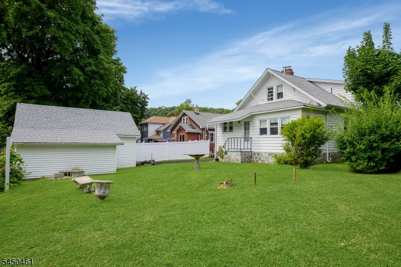 17 Bassett Ave