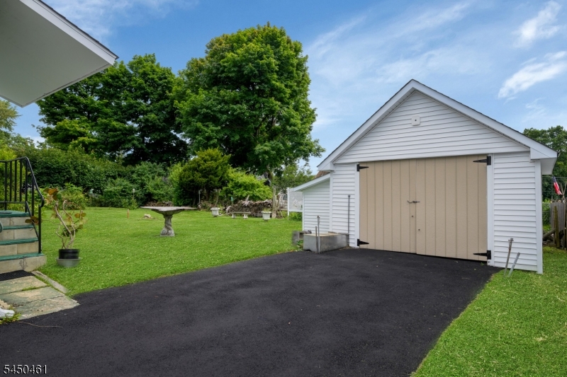 17 Bassett Ave