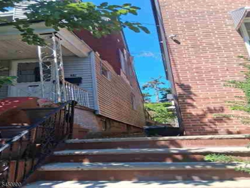 39 Newton Pl