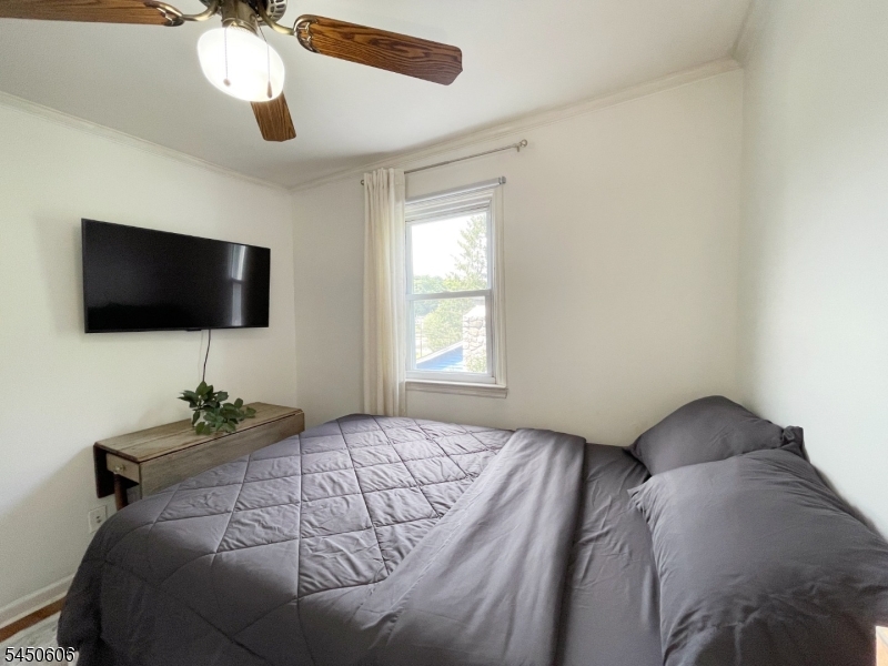 129 Bell Ave