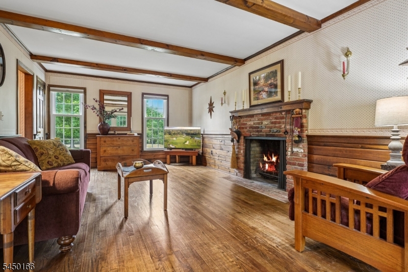 10 Sunnyfield Dr