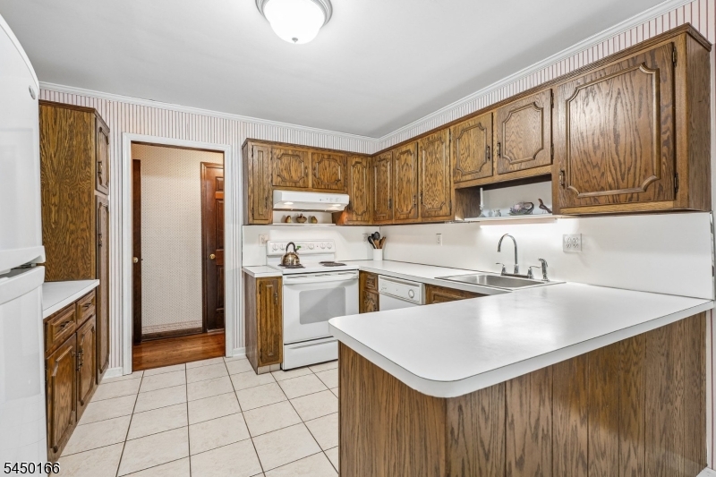 10 Sunnyfield Dr