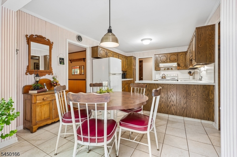 10 Sunnyfield Dr