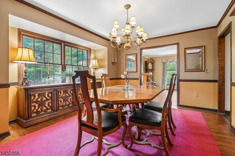 10 Sunnyfield Dr