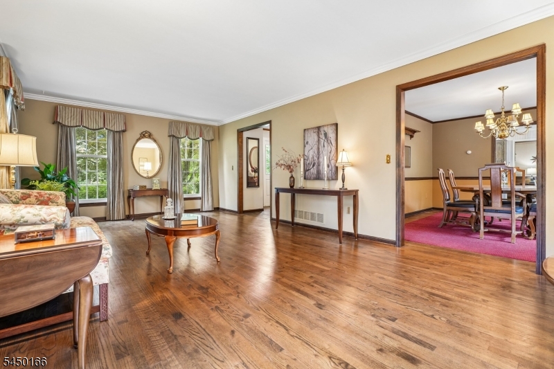 10 Sunnyfield Dr