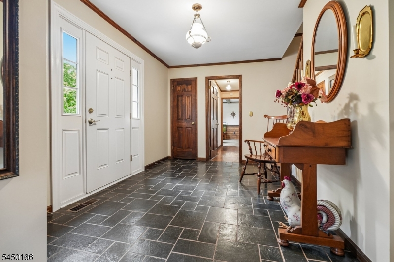 10 Sunnyfield Dr