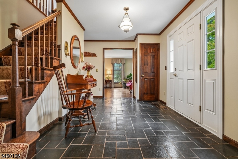 10 Sunnyfield Dr