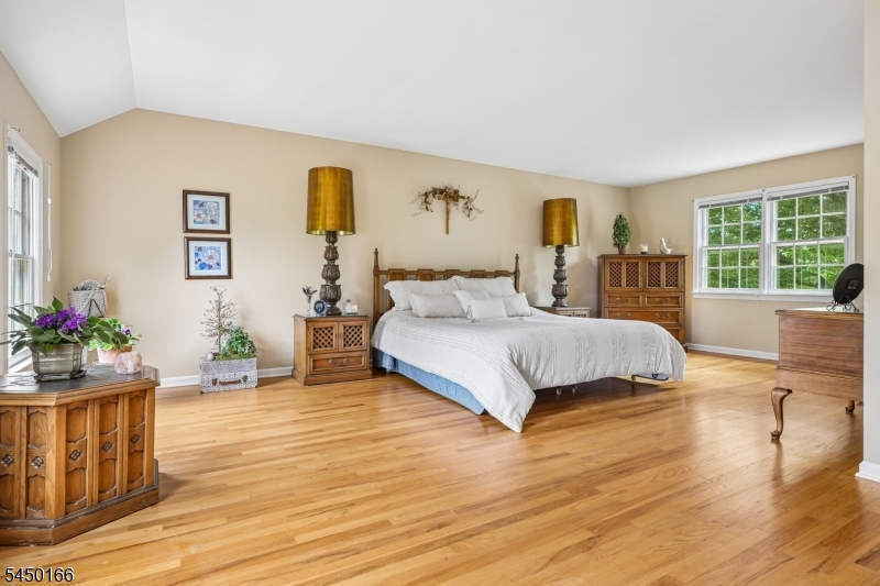 10 Sunnyfield Dr