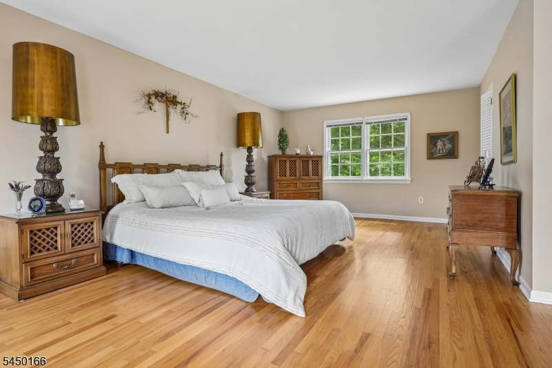 10 Sunnyfield Dr