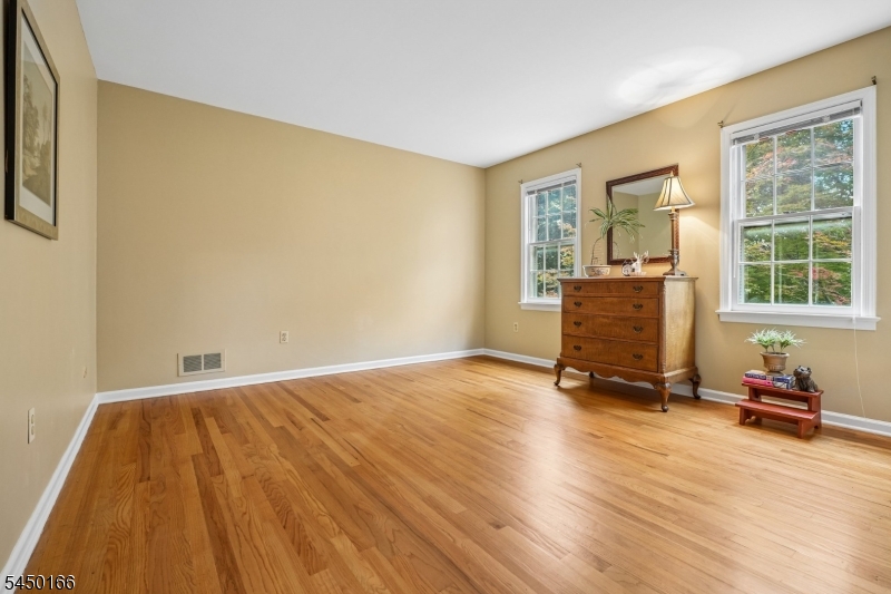 10 Sunnyfield Dr