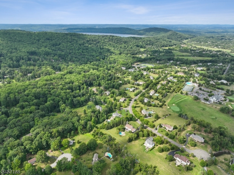 10 Sunnyfield Dr