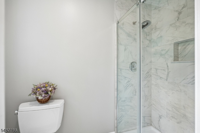 10 Sunnyfield Dr