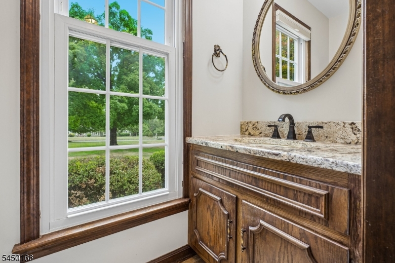 10 Sunnyfield Dr