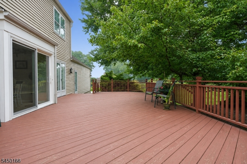 10 Sunnyfield Dr