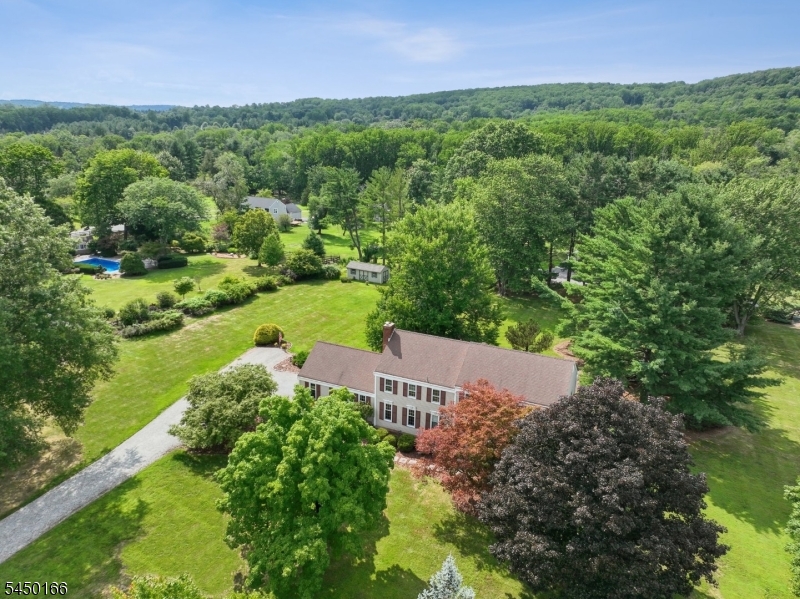 10 Sunnyfield Dr