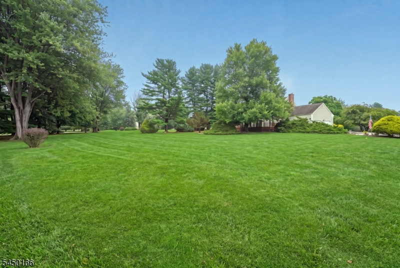10 Sunnyfield Dr