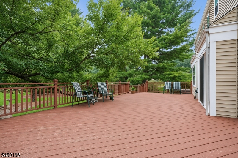 10 Sunnyfield Dr