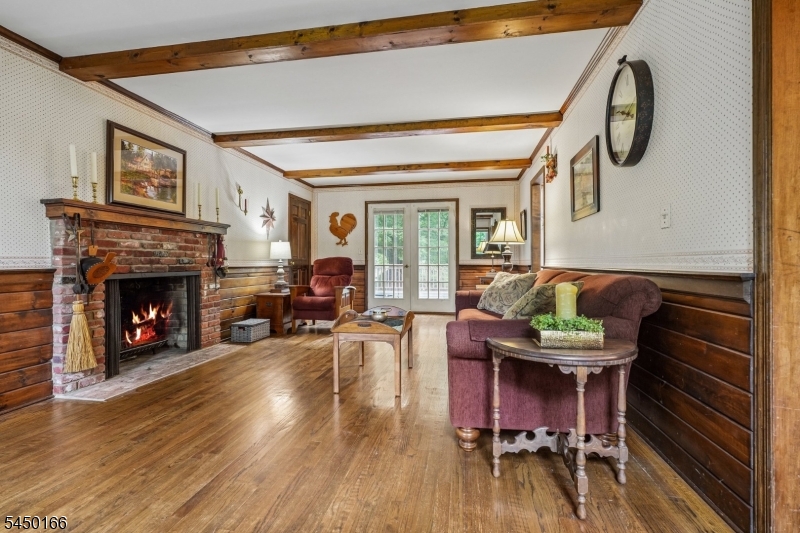 10 Sunnyfield Dr
