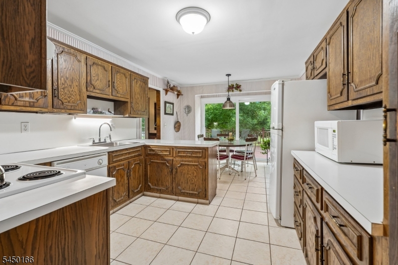 10 Sunnyfield Dr