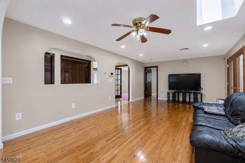 24 Winthrop Rd
