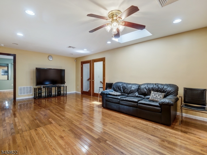 24 Winthrop Rd