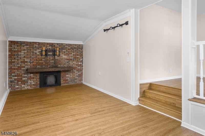 93 Elton Ave
