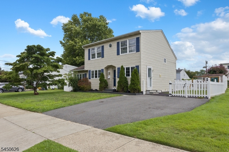 93 Elton Ave