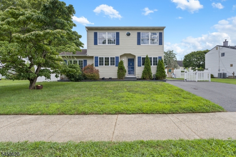 93 Elton Ave
