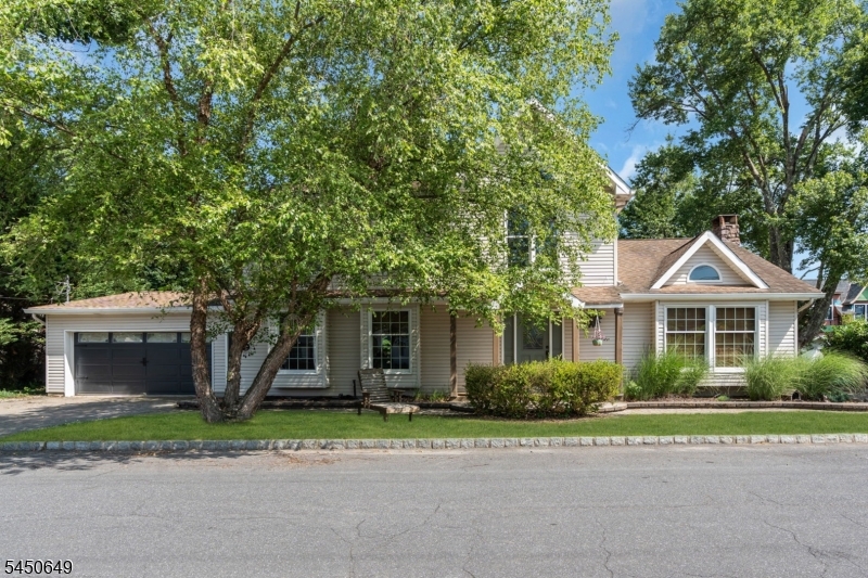 4 Davenport Rd