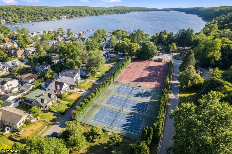 4 Davenport Rd