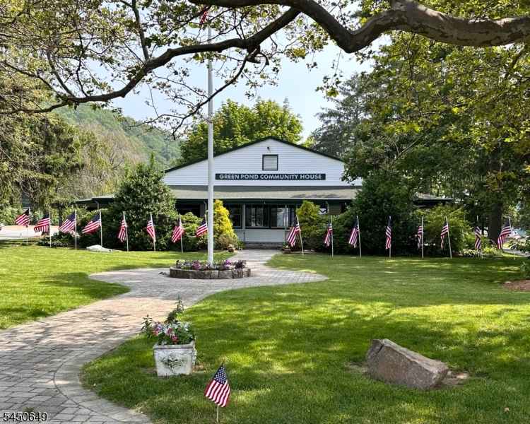 4 Davenport Rd