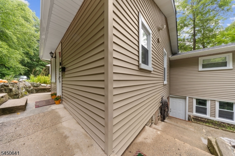 6 Hoover Rd