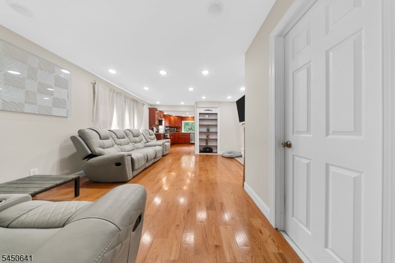 6 Hoover Rd