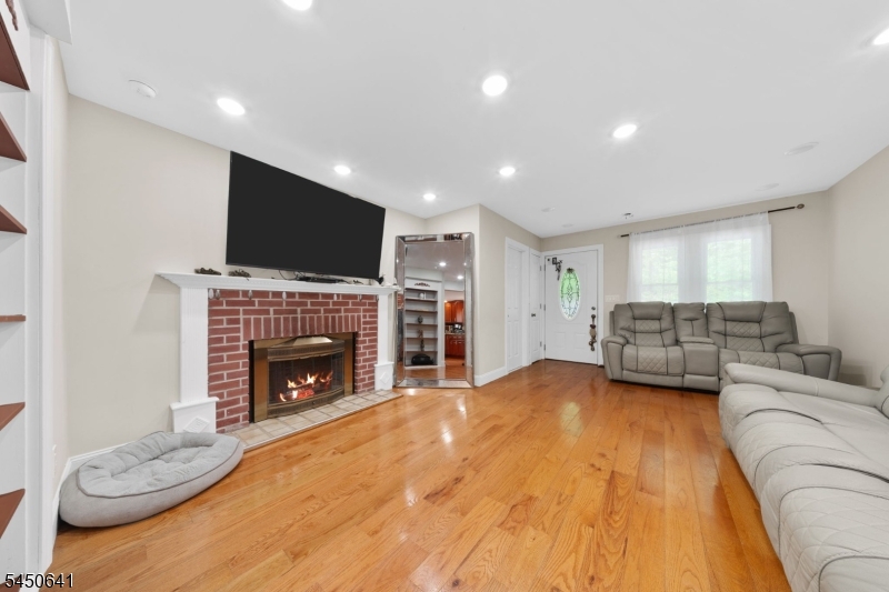 6 Hoover Rd