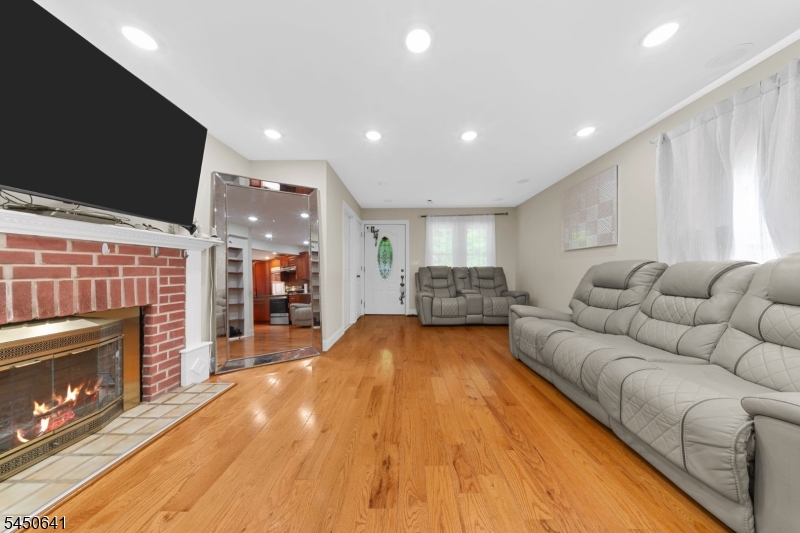 6 Hoover Rd