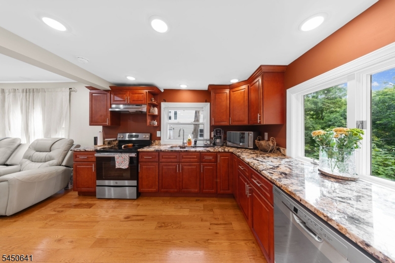 6 Hoover Rd