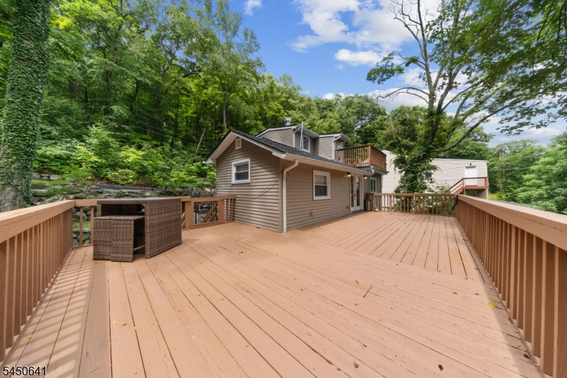 6 Hoover Rd