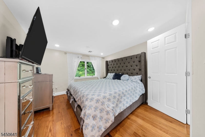 6 Hoover Rd