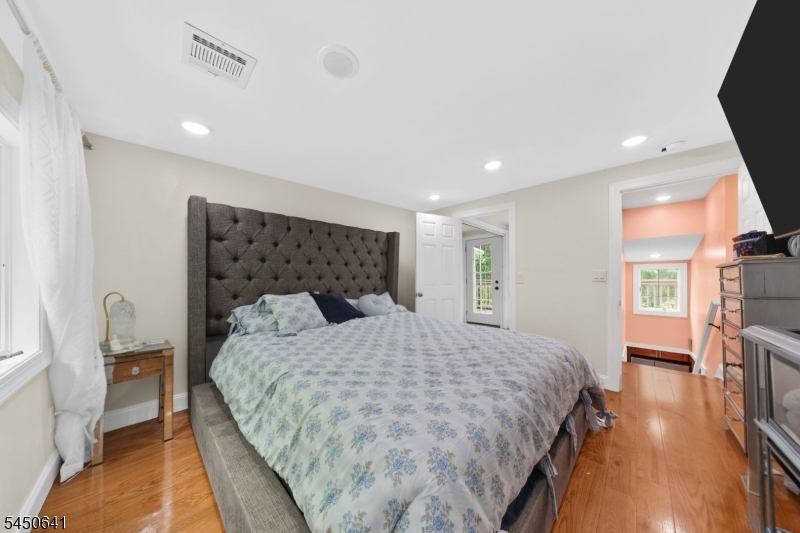 6 Hoover Rd