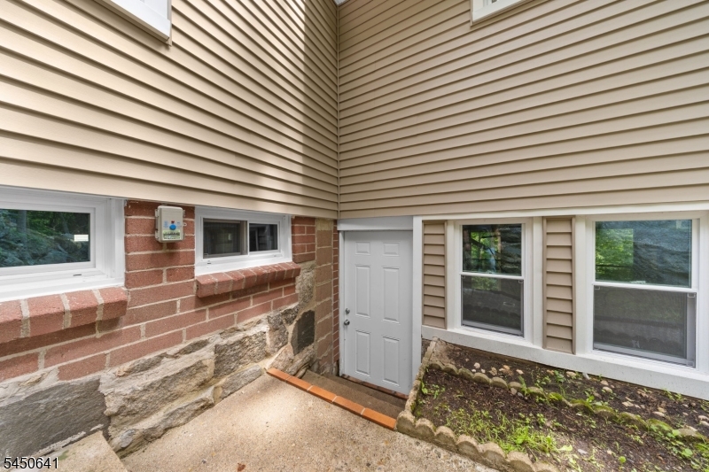 6 Hoover Rd