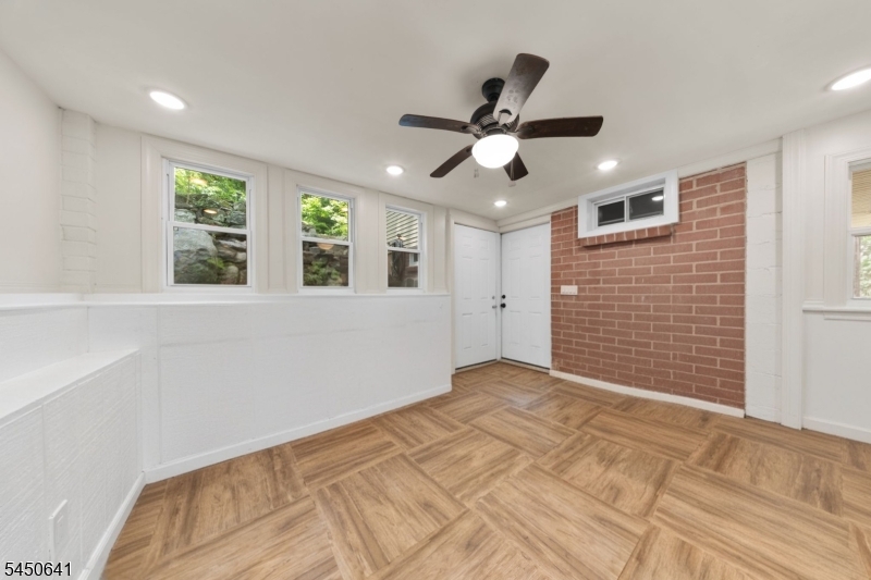 6 Hoover Rd