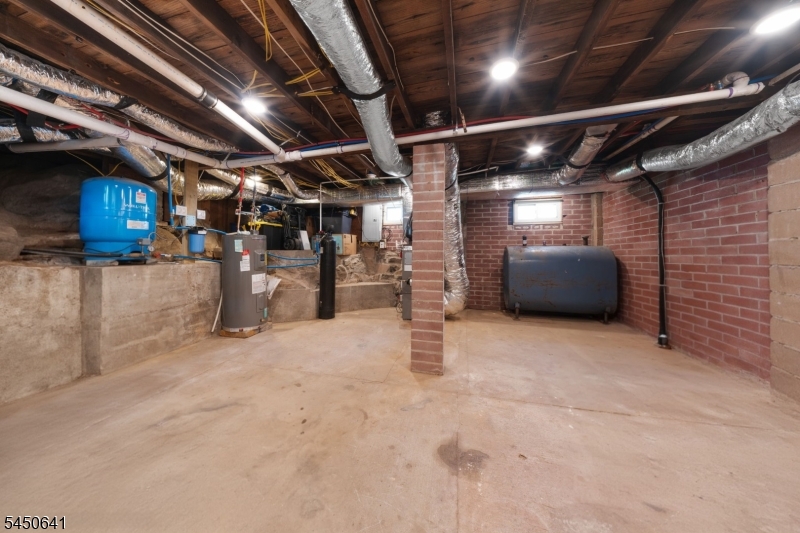 6 Hoover Rd